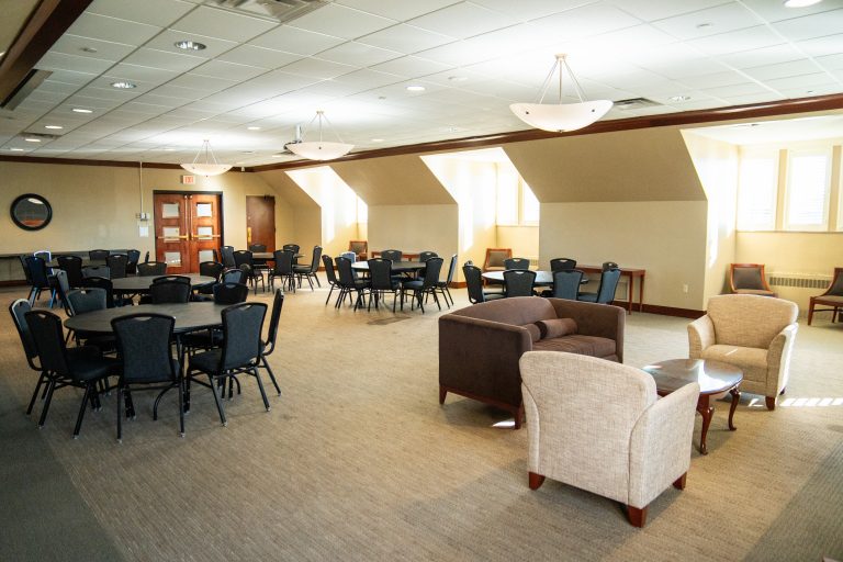 Alumni Faculty Lounge (S304) with desks and chairs